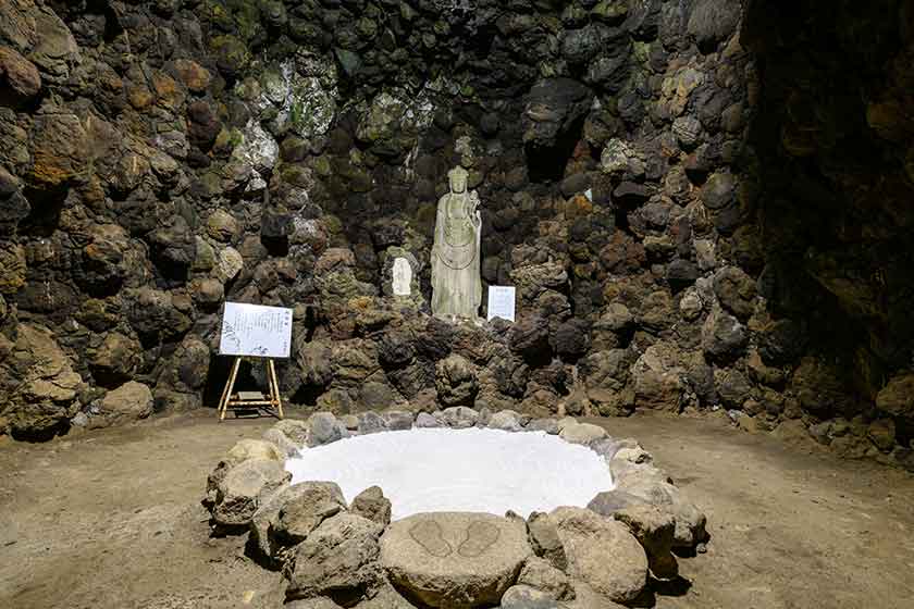 洞窟観音 | 洞窟観音 徳明園 山徳記念館 公式ホームページ